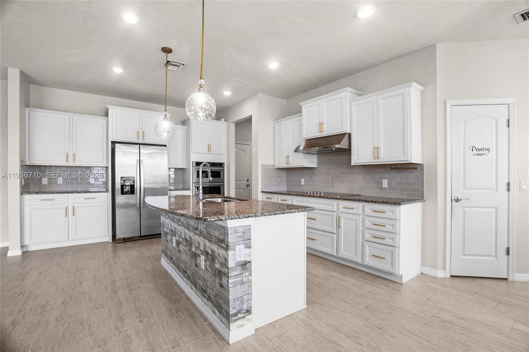 For Rent: $4,900 (4 beds, 2 baths, 2631 Square Feet)