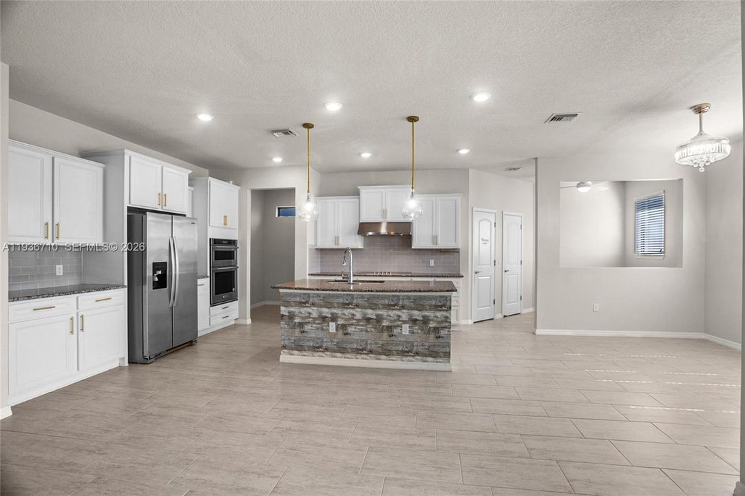 For Rent: $4,900 (4 beds, 2 baths, 2631 Square Feet)