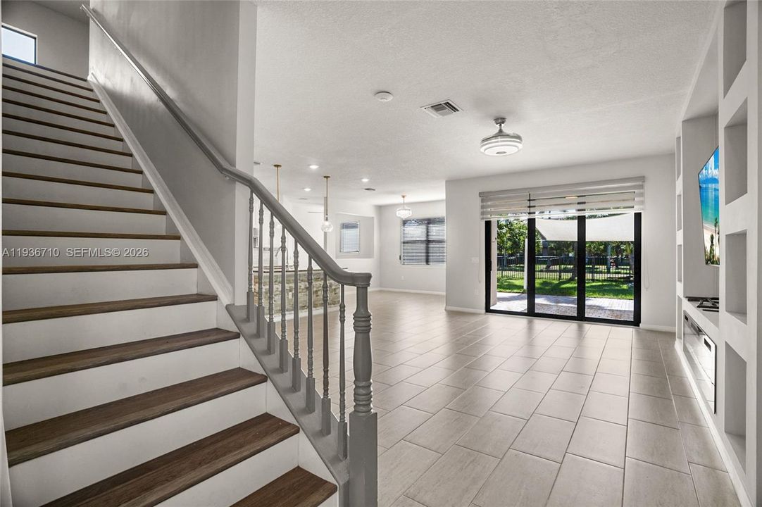 For Rent: $4,900 (4 beds, 2 baths, 2631 Square Feet)