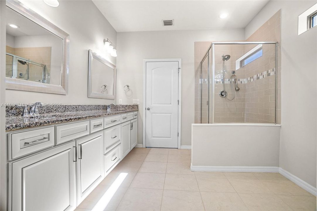 For Rent: $4,900 (4 beds, 2 baths, 2631 Square Feet)