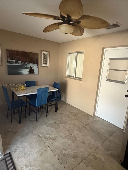 待售: $195,000 (2 贝兹, 2 浴室, 1089 平方英尺)