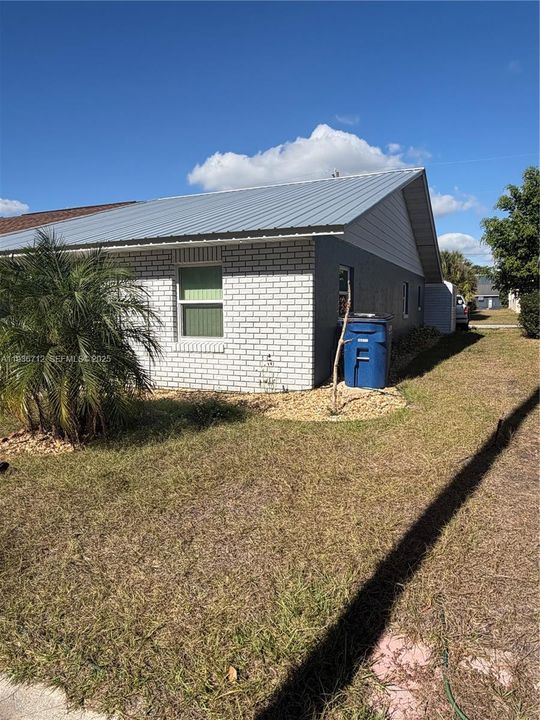 待售: $195,000 (2 贝兹, 2 浴室, 1089 平方英尺)