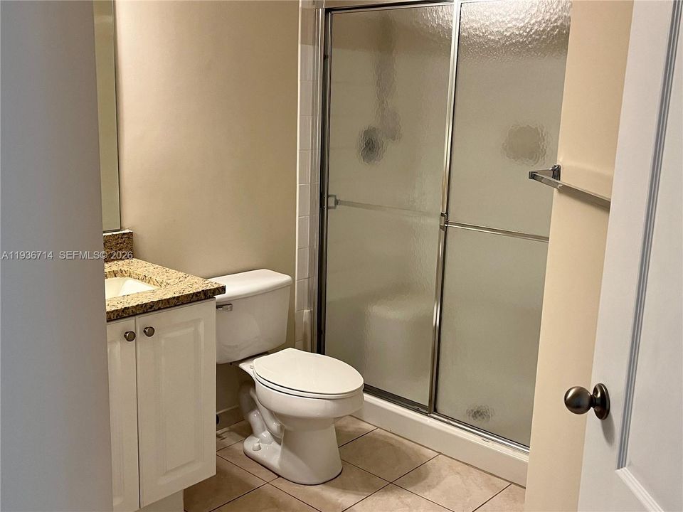 На продажу: $355,000 (2 спален, 2 ванн, 1403 Квадратных фут)