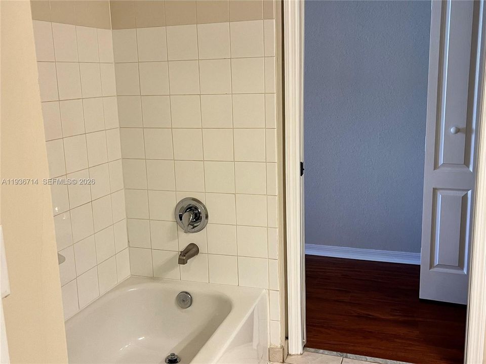 На продажу: $355,000 (2 спален, 2 ванн, 1403 Квадратных фут)