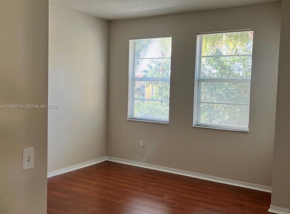 На продажу: $355,000 (2 спален, 2 ванн, 1403 Квадратных фут)