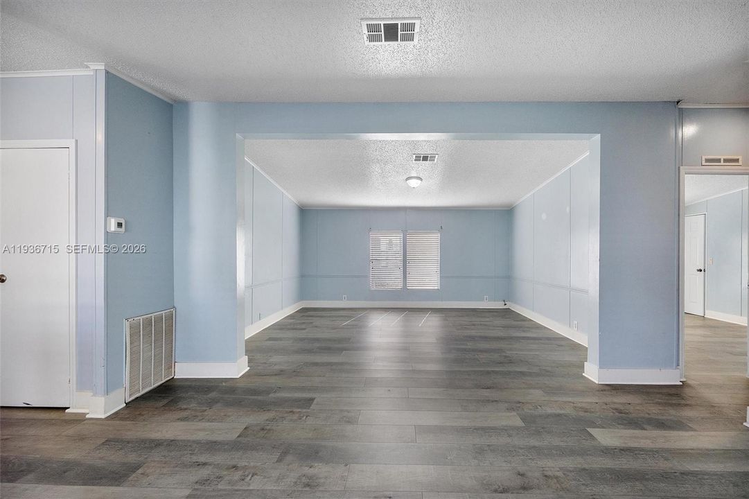 На продажу: $310,000 (3 спален, 2 ванн, 1430 Квадратных фут)