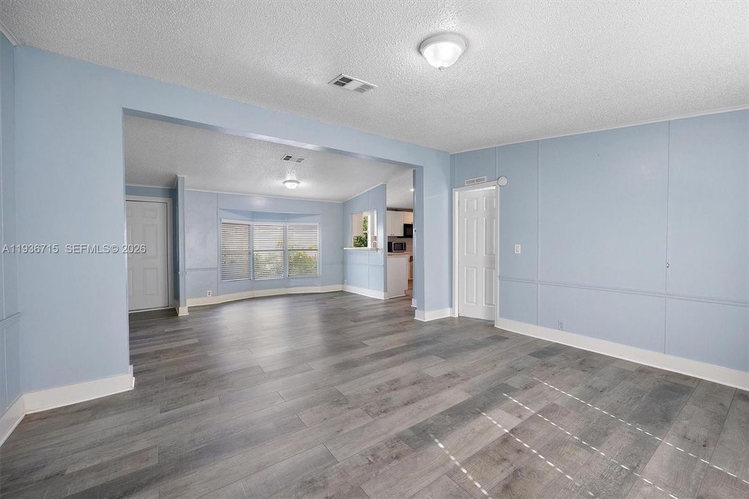 На продажу: $310,000 (3 спален, 2 ванн, 1430 Квадратных фут)