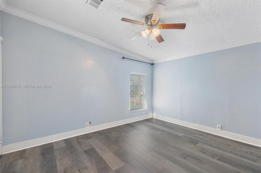 На продажу: $310,000 (3 спален, 2 ванн, 1430 Квадратных фут)