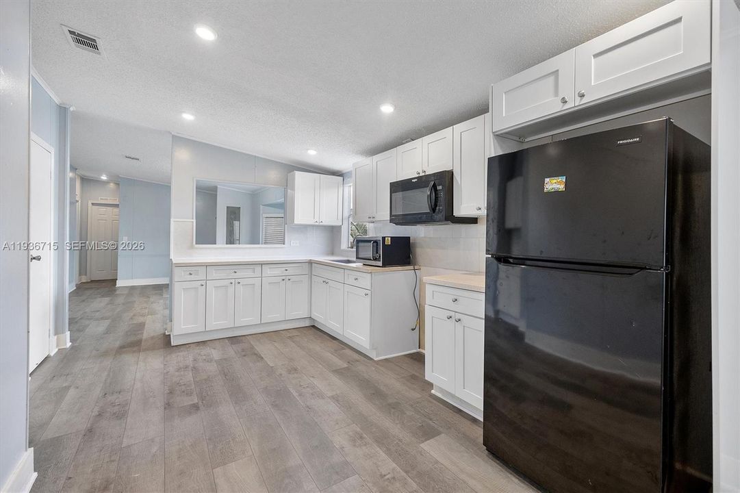 На продажу: $310,000 (3 спален, 2 ванн, 1430 Квадратных фут)