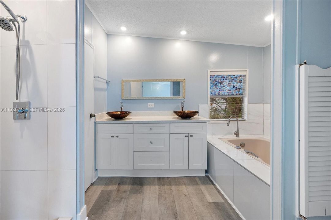 На продажу: $310,000 (3 спален, 2 ванн, 1430 Квадратных фут)