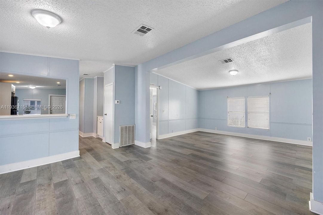 На продажу: $310,000 (3 спален, 2 ванн, 1430 Квадратных фут)