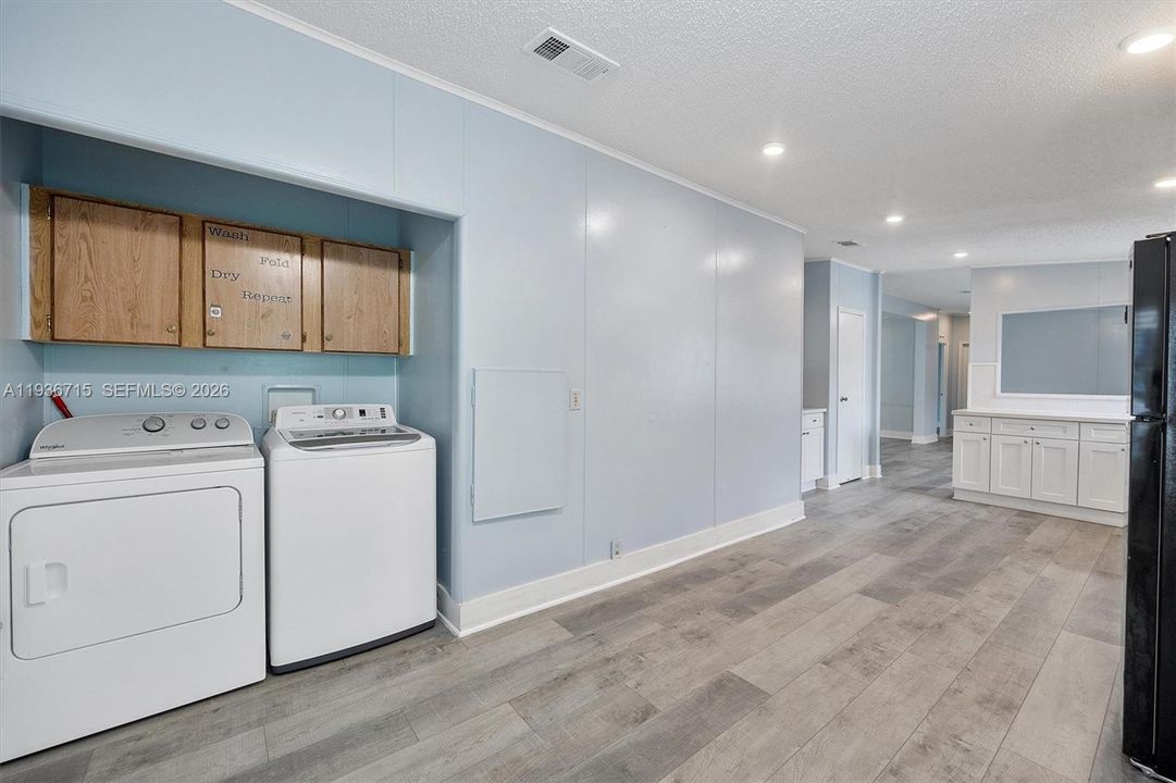 На продажу: $310,000 (3 спален, 2 ванн, 1430 Квадратных фут)