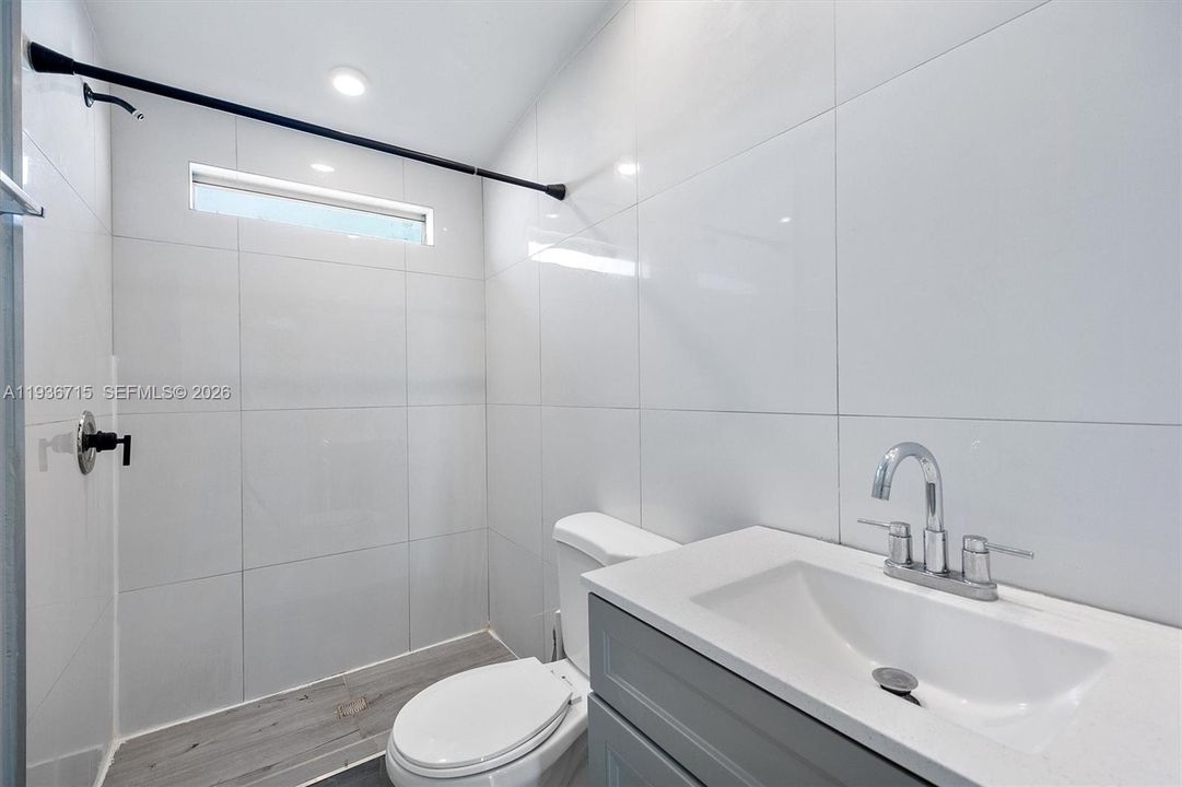 На продажу: $310,000 (3 спален, 2 ванн, 1430 Квадратных фут)