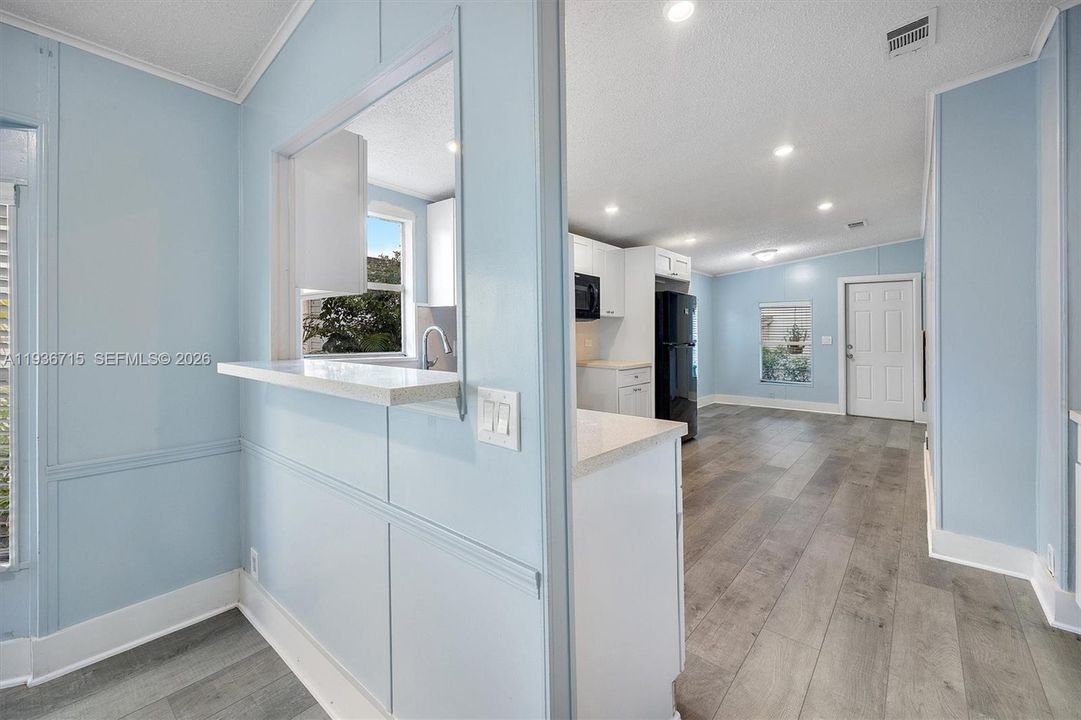 На продажу: $310,000 (3 спален, 2 ванн, 1430 Квадратных фут)