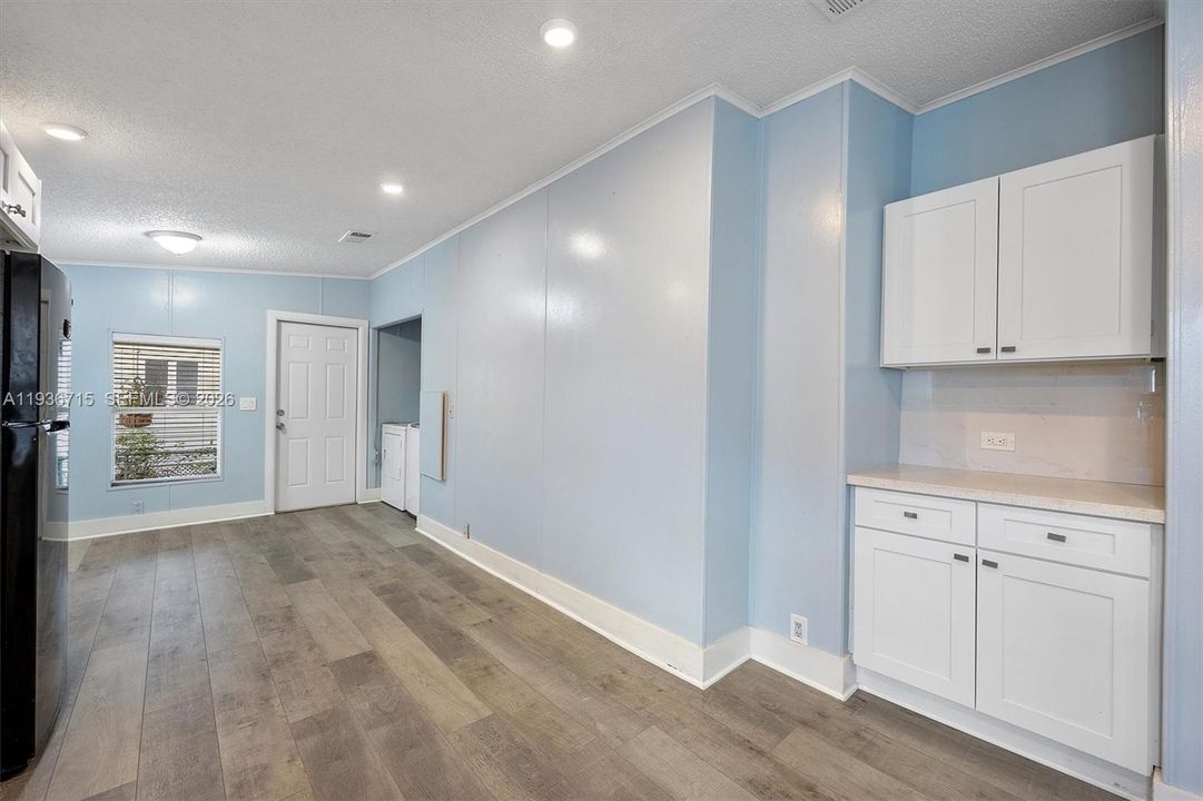 На продажу: $310,000 (3 спален, 2 ванн, 1430 Квадратных фут)