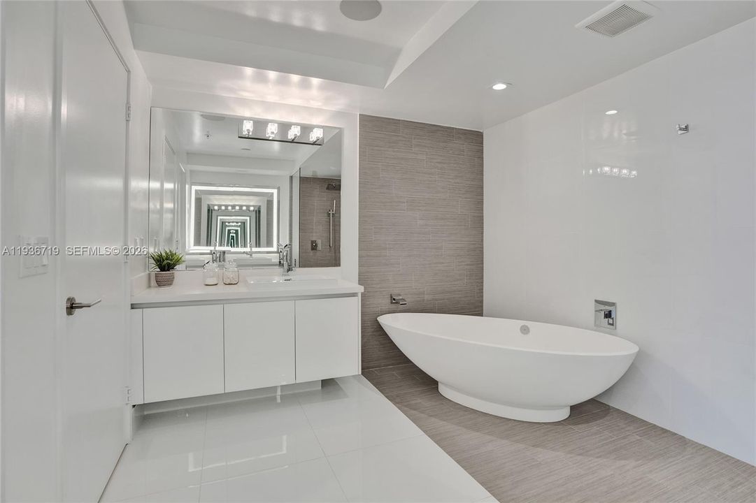 Active With Contract: $1,350,000 (3 beds, 3 baths, 1892 Square Feet)