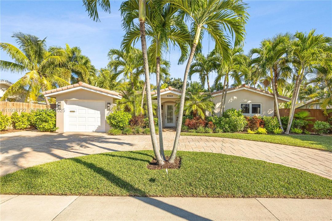 待售: $850,000 (3 贝兹, 2 浴室, 1967 平方英尺)