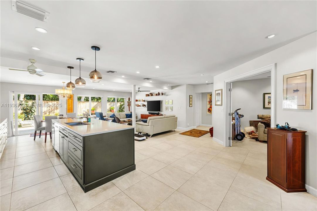 待售: $850,000 (3 贝兹, 2 浴室, 1967 平方英尺)