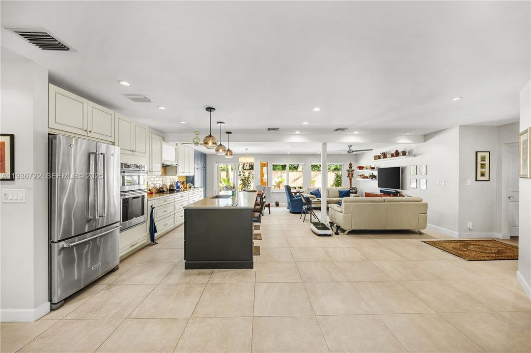 待售: $850,000 (3 贝兹, 2 浴室, 1967 平方英尺)