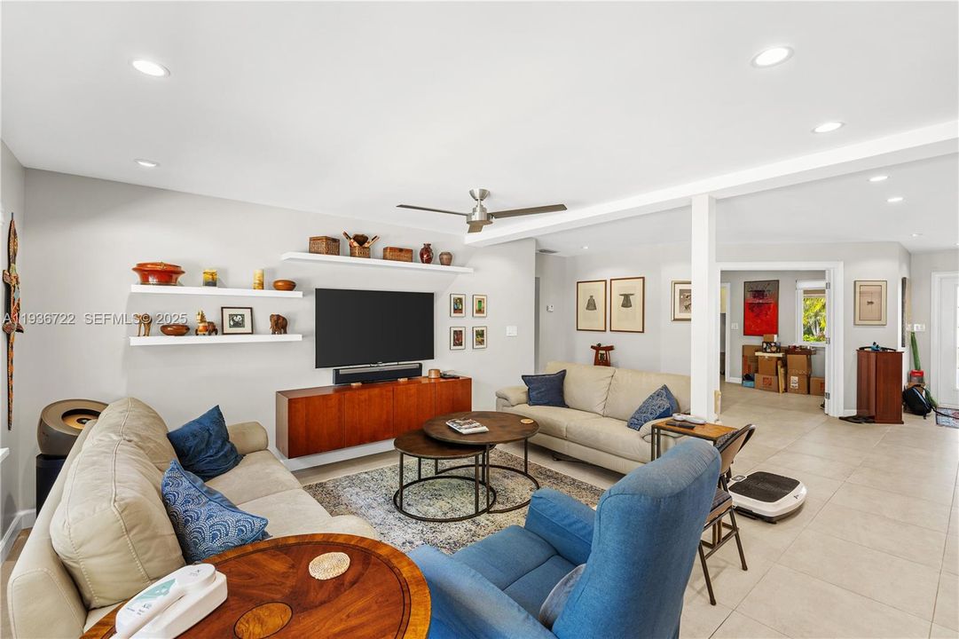 待售: $850,000 (3 贝兹, 2 浴室, 1967 平方英尺)