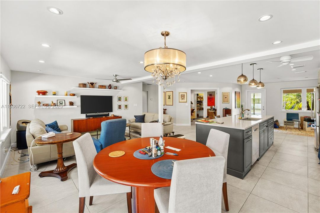 待售: $850,000 (3 贝兹, 2 浴室, 1967 平方英尺)