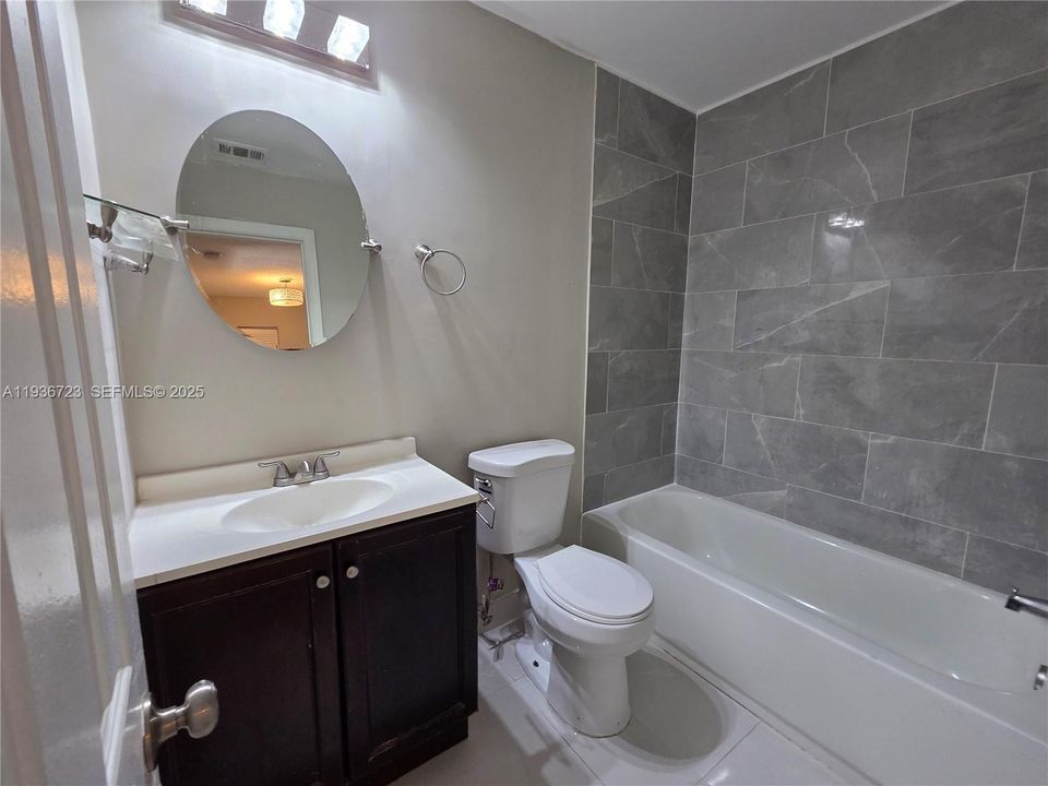 В аренду: $2,800 (3 спален, 2 ванн, 1403 Квадратных фут)