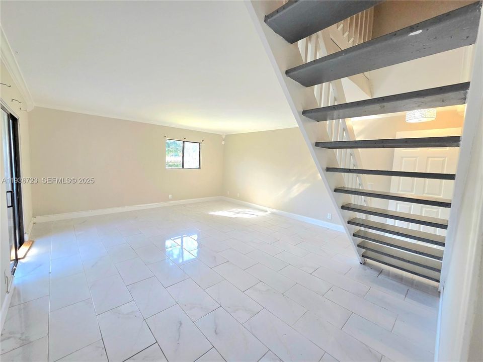 В аренду: $2,800 (3 спален, 2 ванн, 1403 Квадратных фут)