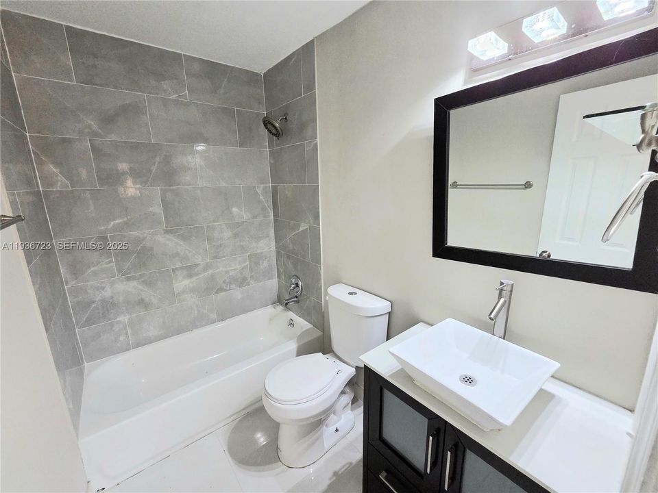 В аренду: $2,800 (3 спален, 2 ванн, 1403 Квадратных фут)