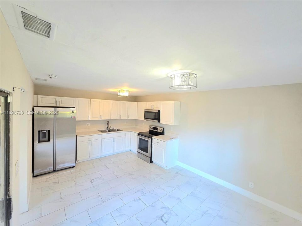 В аренду: $2,800 (3 спален, 2 ванн, 1403 Квадратных фут)