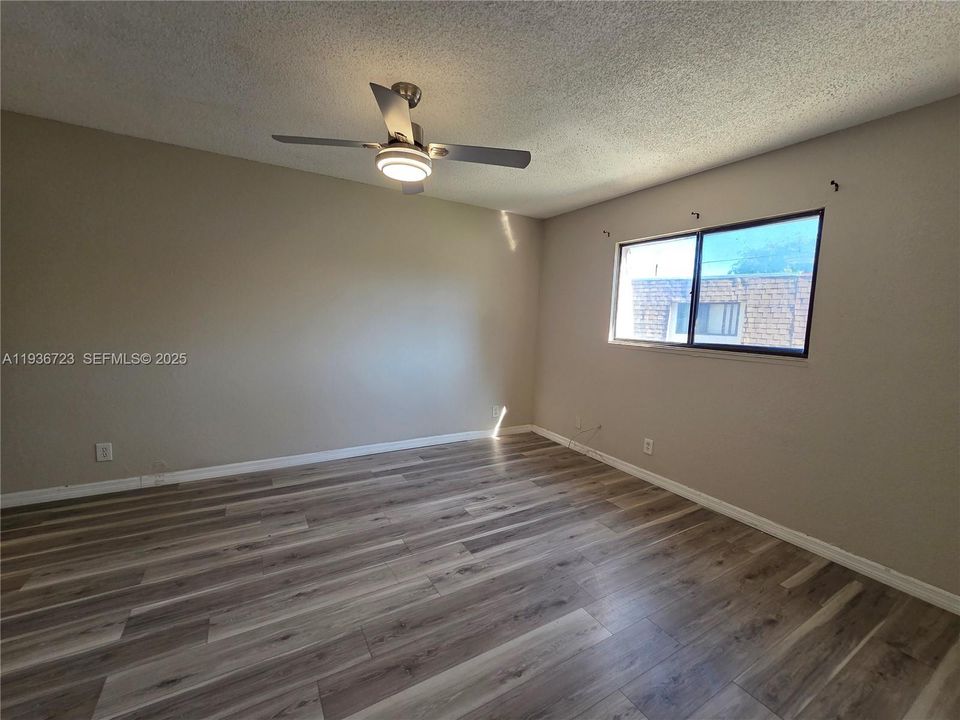 В аренду: $2,800 (3 спален, 2 ванн, 1403 Квадратных фут)