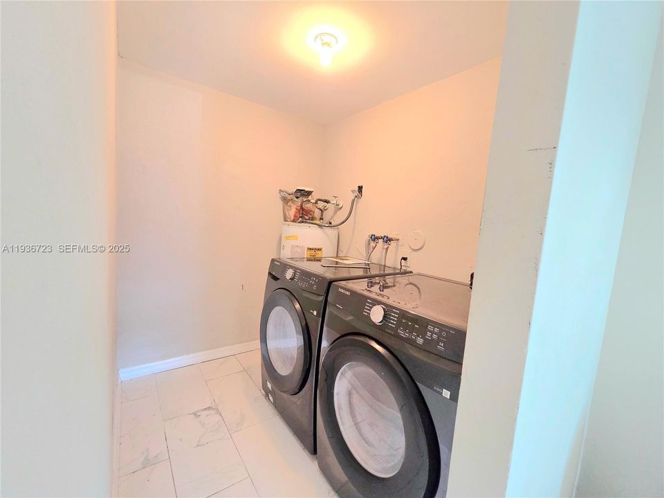 В аренду: $2,800 (3 спален, 2 ванн, 1403 Квадратных фут)