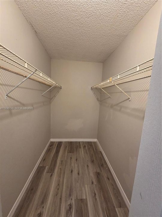 В аренду: $2,800 (3 спален, 2 ванн, 1403 Квадратных фут)