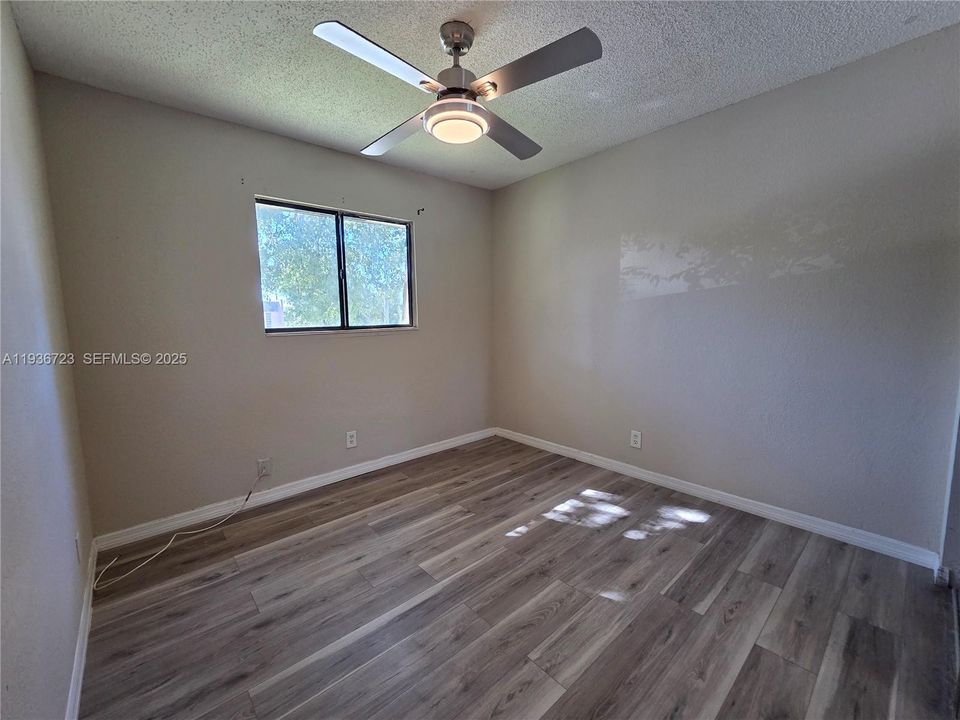 В аренду: $2,800 (3 спален, 2 ванн, 1403 Квадратных фут)