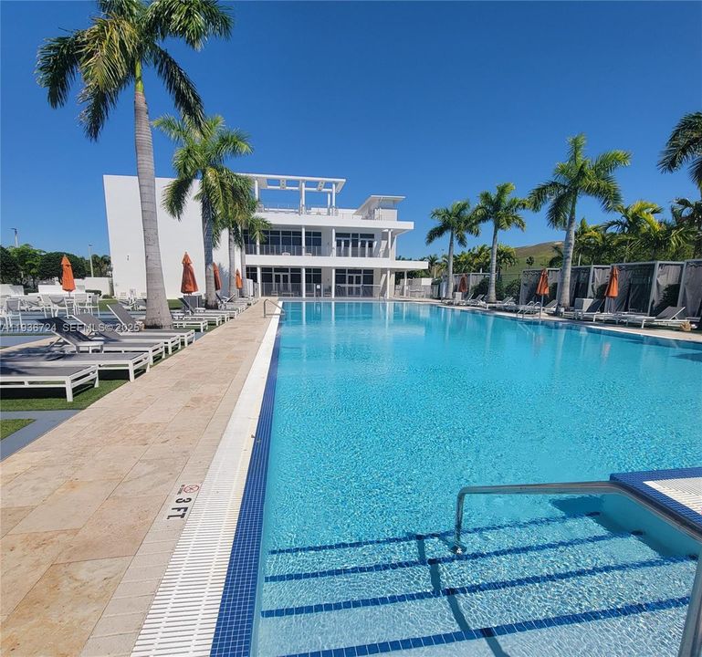 For Rent: $1,900 (0 beds, 1 baths, 2317 Square Feet)