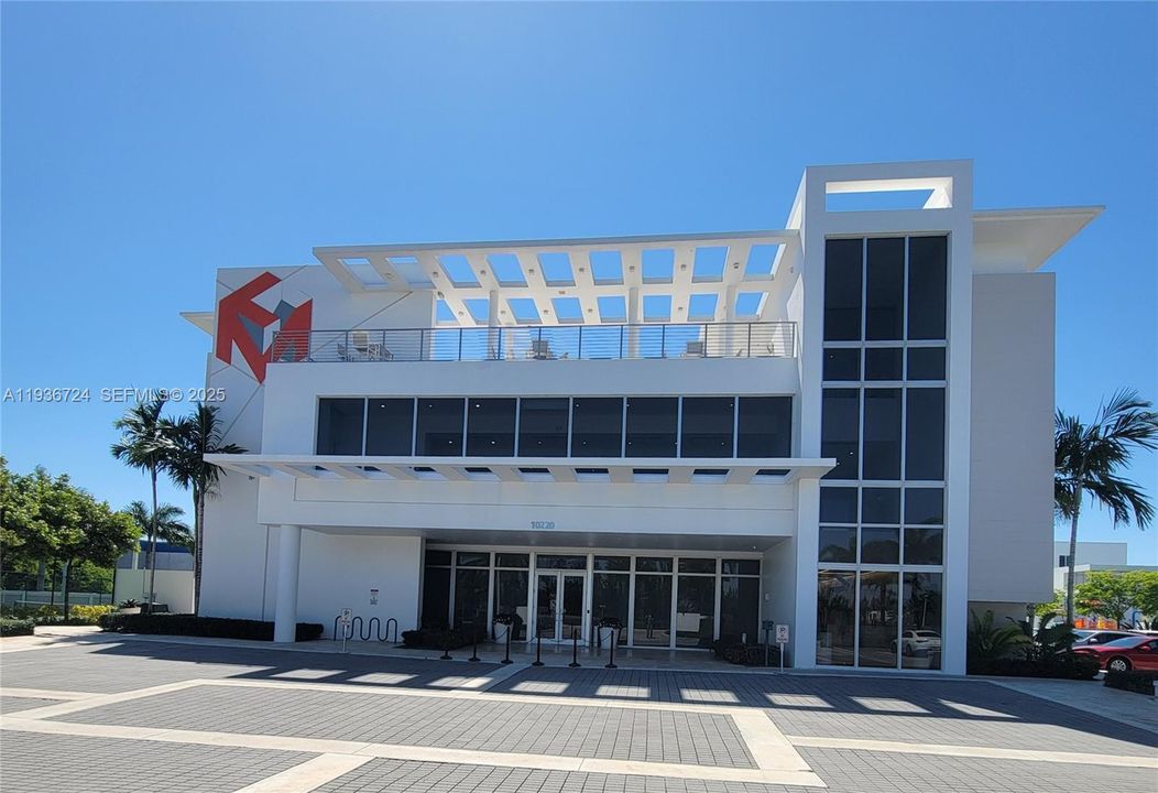 For Rent: $1,900 (0 beds, 1 baths, 2317 Square Feet)