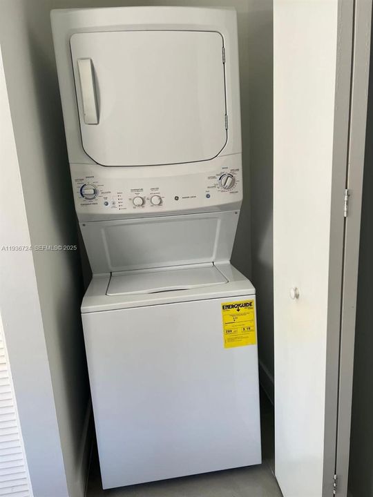 For Rent: $1,900 (0 beds, 1 baths, 2317 Square Feet)