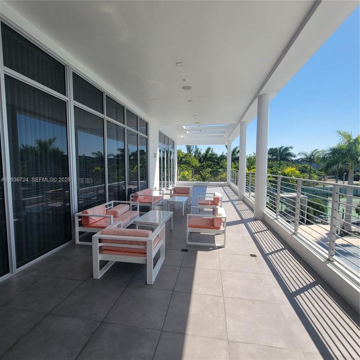 For Rent: $1,900 (0 beds, 1 baths, 2317 Square Feet)