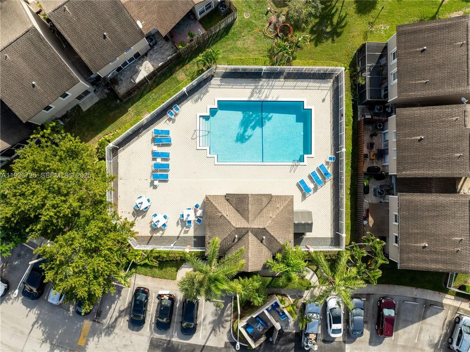 For Sale: $374,999 (2 beds, 2 baths, 1185 Square Feet)