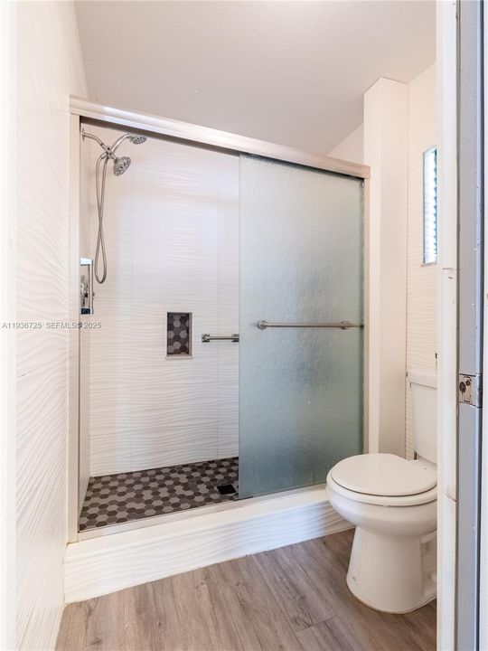 For Sale: $374,999 (2 beds, 2 baths, 1185 Square Feet)