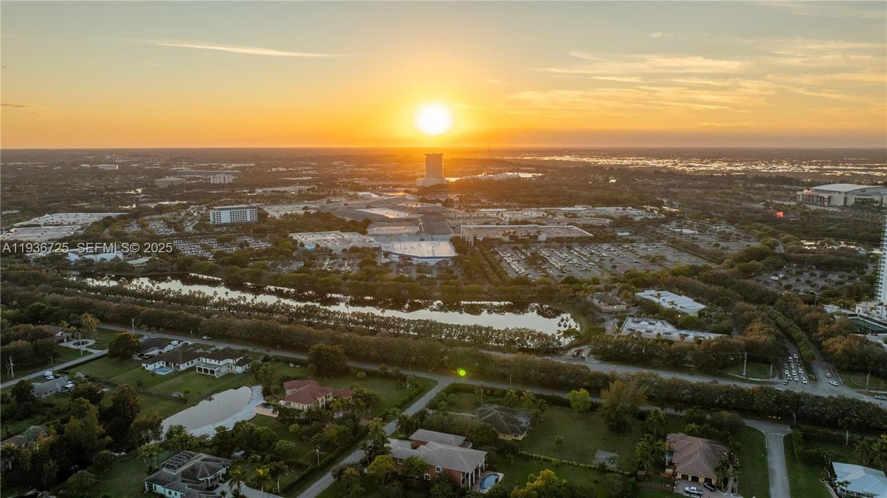 For Sale: $374,999 (2 beds, 2 baths, 1185 Square Feet)