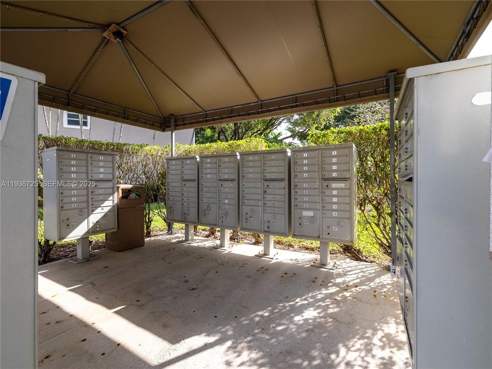 For Sale: $374,999 (2 beds, 2 baths, 1185 Square Feet)