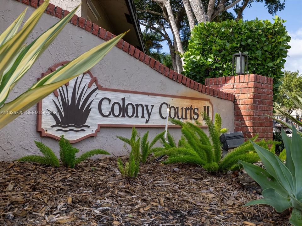 For Sale: $374,999 (2 beds, 2 baths, 1185 Square Feet)