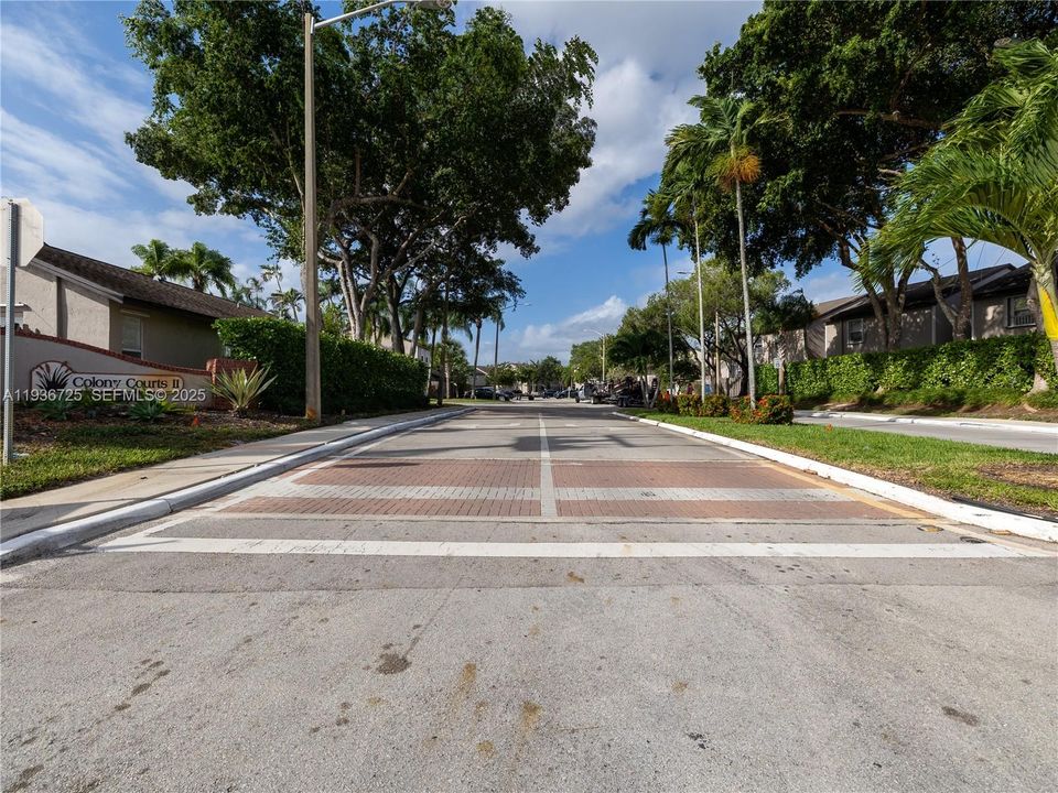 For Sale: $374,999 (2 beds, 2 baths, 1185 Square Feet)