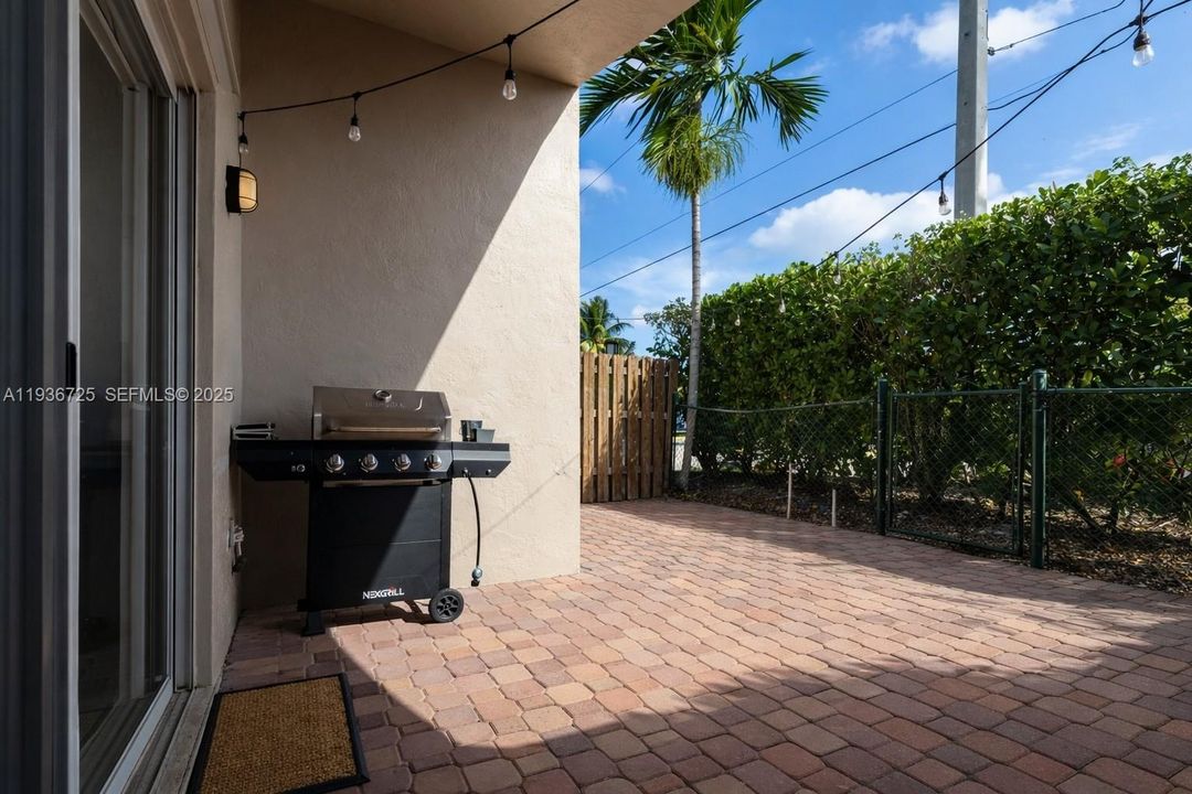 For Sale: $374,999 (2 beds, 2 baths, 1185 Square Feet)