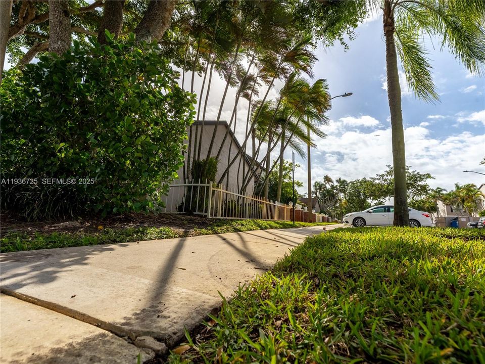 For Sale: $374,999 (2 beds, 2 baths, 1185 Square Feet)