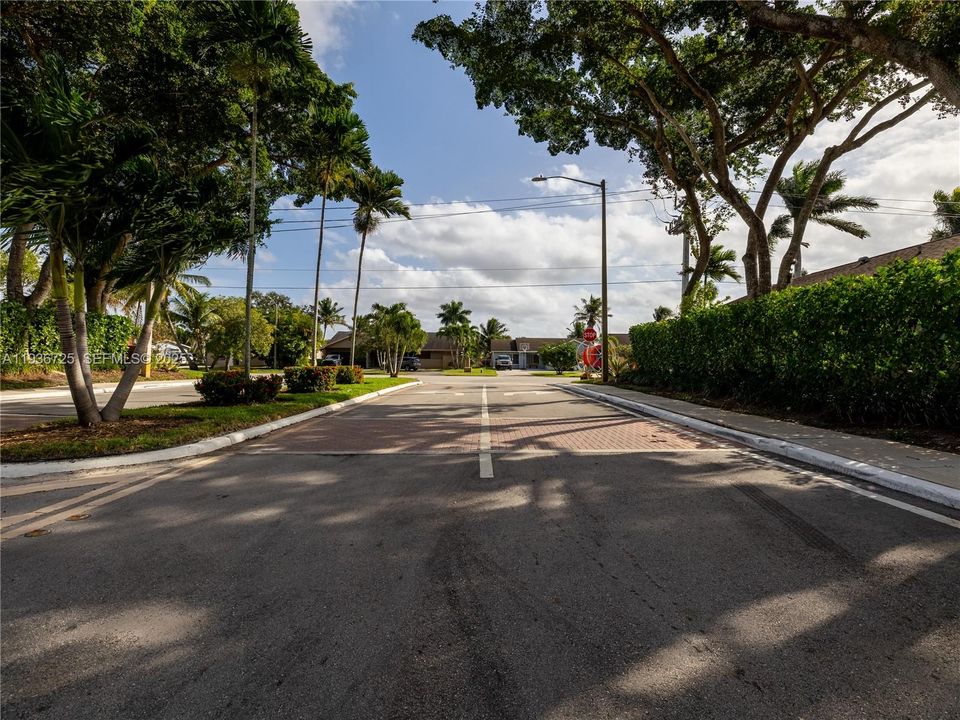 For Sale: $374,999 (2 beds, 2 baths, 1185 Square Feet)