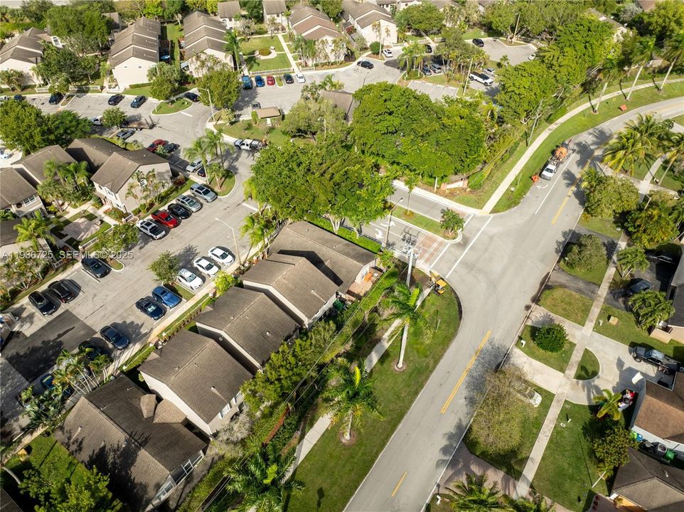 For Sale: $374,999 (2 beds, 2 baths, 1185 Square Feet)