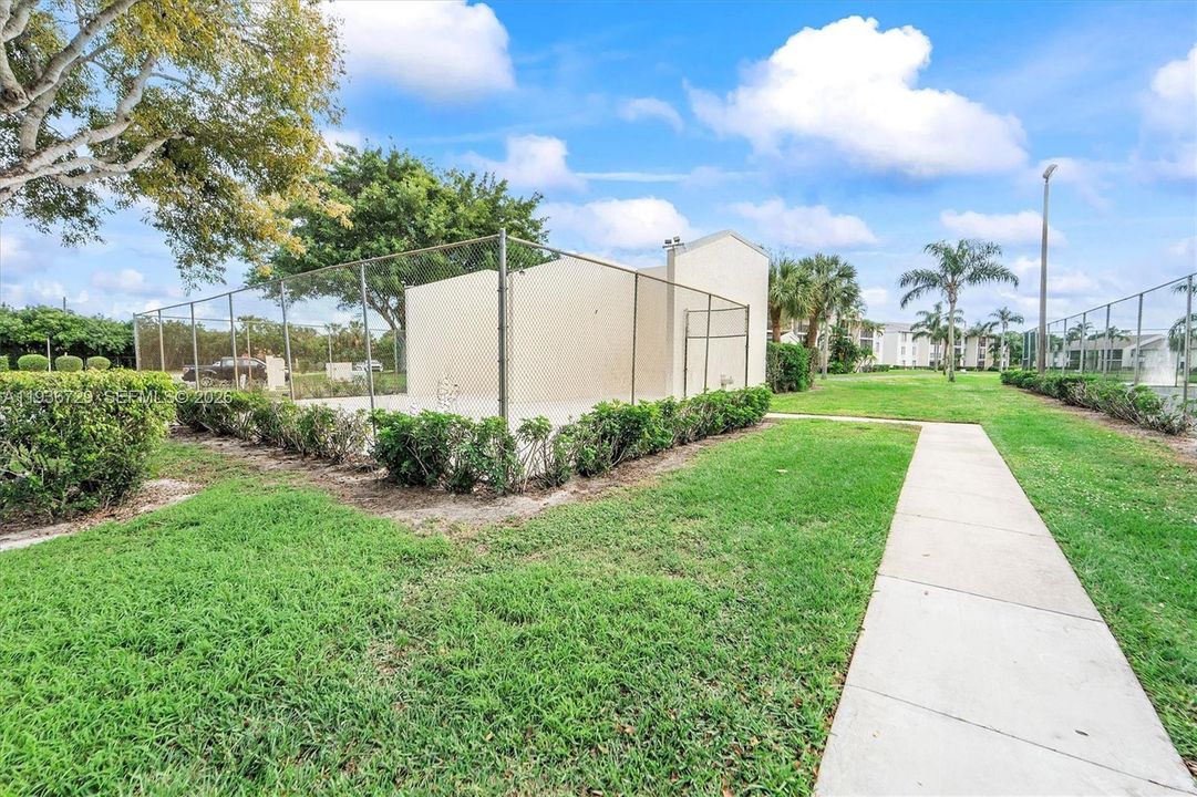 На продажу: $180,000 (1 спален, 1 ванн, 624 Квадратных фут)