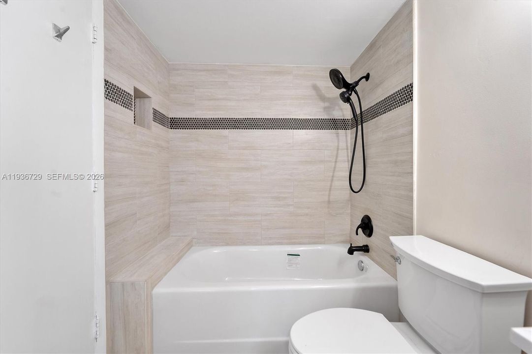 На продажу: $180,000 (1 спален, 1 ванн, 624 Квадратных фут)