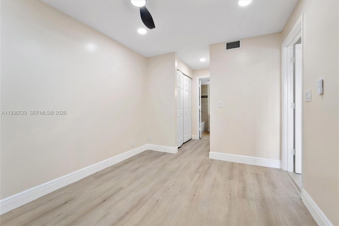 На продажу: $180,000 (1 спален, 1 ванн, 624 Квадратных фут)